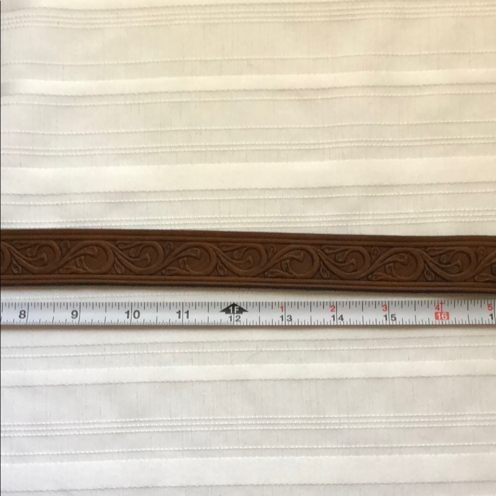 Women’s Justin Leather western style belt Sz 28 Brown Leather with heart buckle - Picture 11 of 16